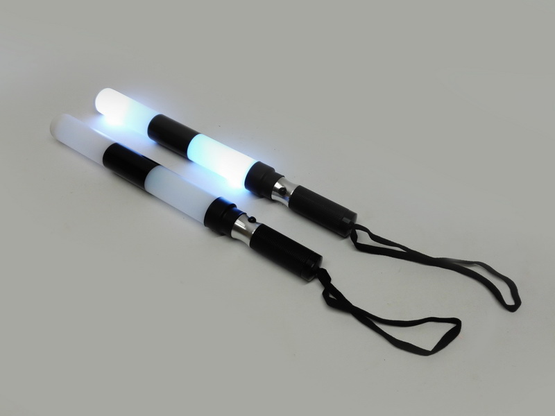 linterna señalizacion policia.blanco fijo.plast.-metal 3pilasaaa largo 35xo3 2u